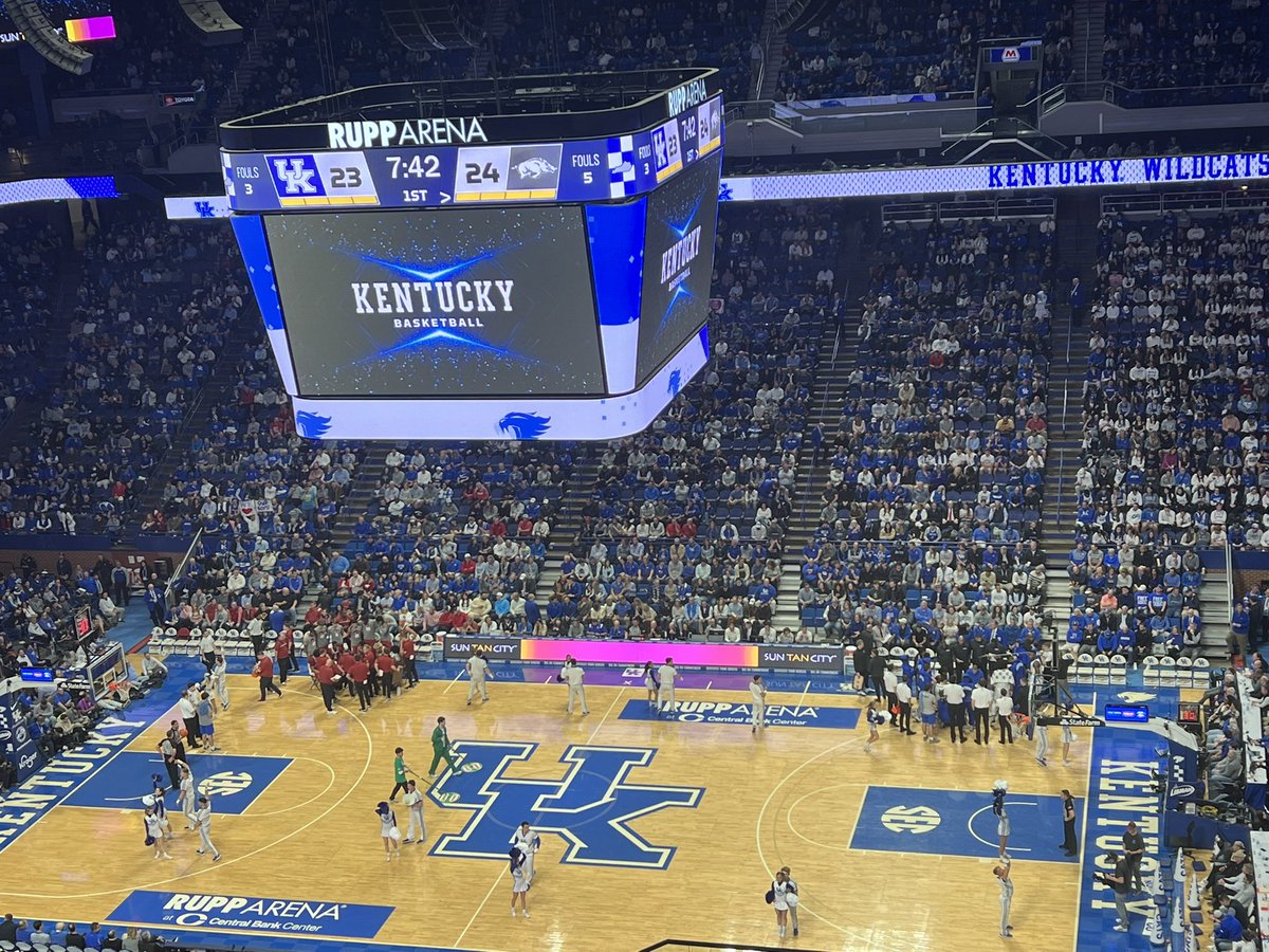 Wild first half … great to be in the house. #CatsBy90