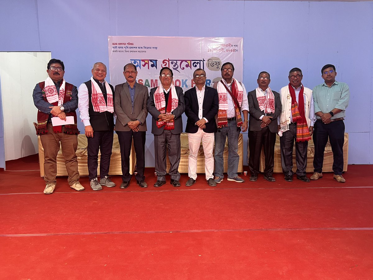 Longsingteron's tweet photo. Conducting the discussion on Standardisation of Karbi language organised by Assam Book Fair, Diphu jointly by Assam Publication Board &amp; All Assam Book Publishers &amp; Sellers Association with the initiative of District Administration.
Padma Shree Dhaneswar Ingti inauguratedthe prog https://t.co/ni1KtAxPZ7