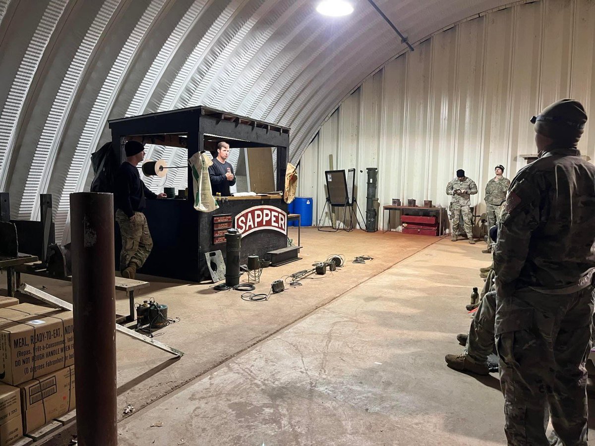 Happening now: Sappers from Class 004-23 learn how to construct improvised explosives. “EARN THE RIGHT!” #ETR #SLTW @Sapper_Assoc @1stENBDE @USAEnReg @fortleonardwood @TRADOC @USArmy
