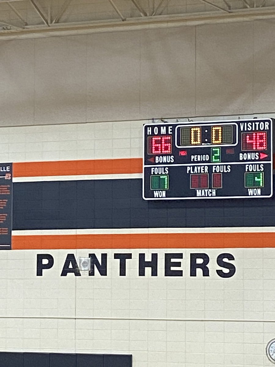 HynekMrs's tweet image. Great wins for both JV and Varsity tonight vs the Warriors of Ozaukee! Plus parent’s night and an elementary school open house! #bignight #greatapparelsale #thankyouparents #reedsvillesd