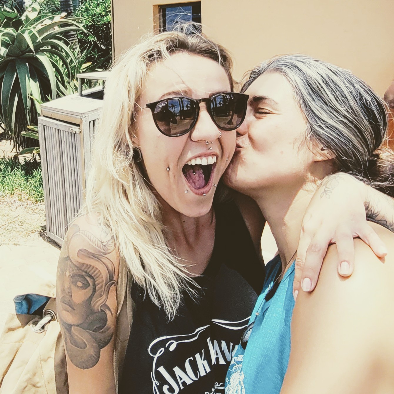 🇿🇦G-Field🔞 on Twitter: "RT @LeaAndBear: Good luck to kiss a girl first
