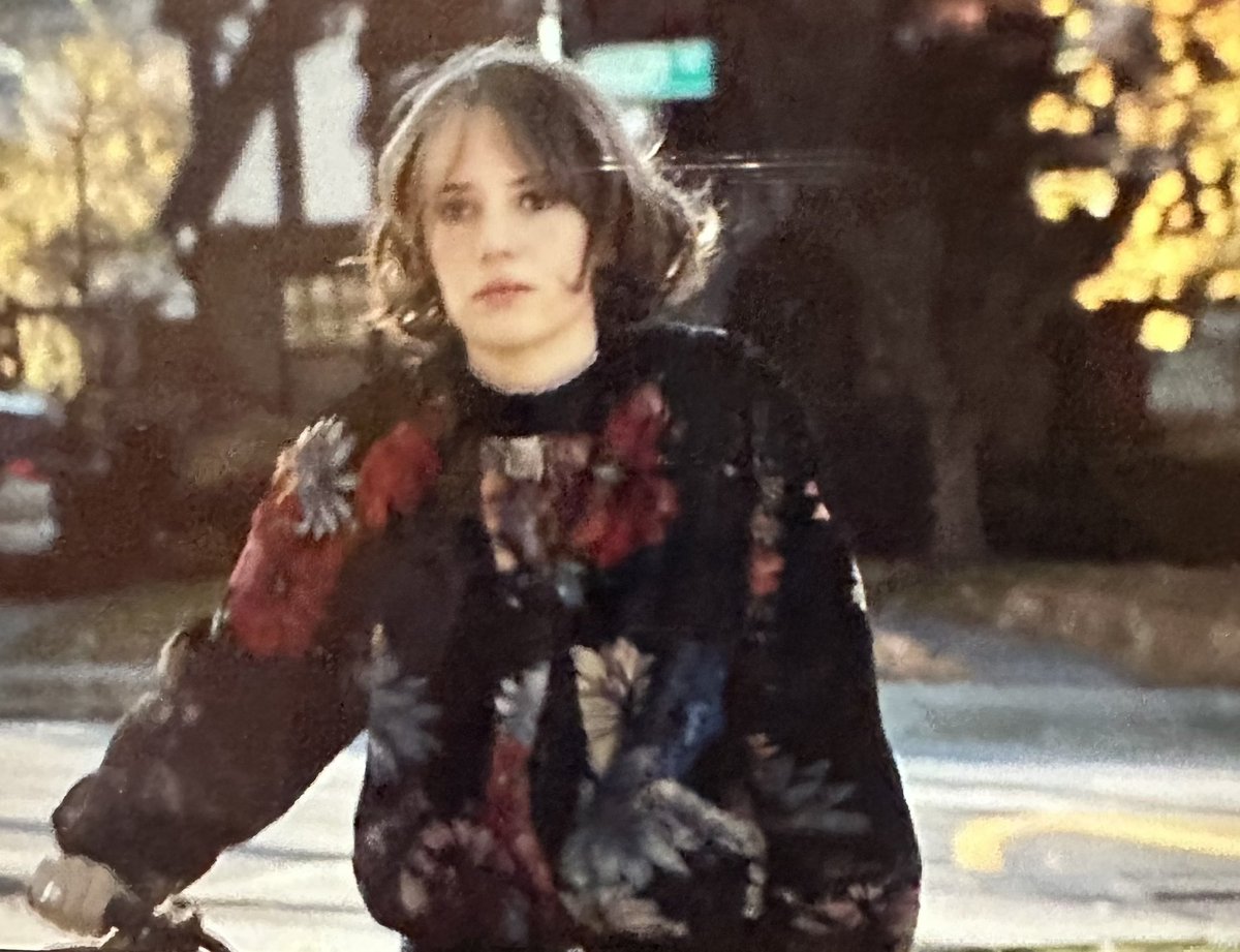 rubi ♡ IS MEETING MAYA on Twitter "all of her sweaters look so comfy