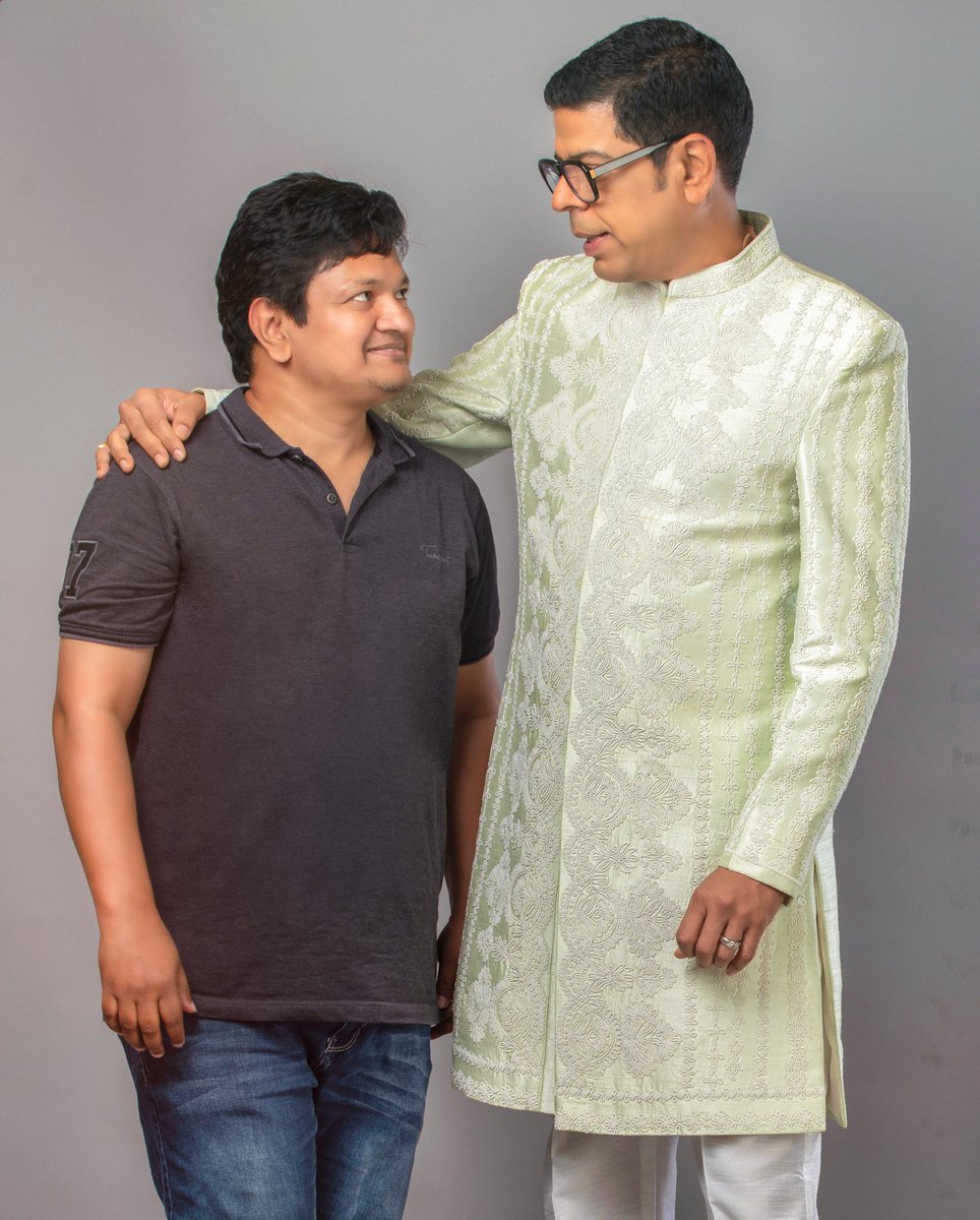 bnaveenkalyan1's tweet photo. Great working with @murlisharma72 garu.
Ad campaign for RealVision Infra Project Pvt.
Agency: RJ Media
Directed by Charan Parupalli
Dop: Suresh Sarangam
photo shoot: @bnaveenkalyan1
#RJMedia #CharanParupalli #MuraliSharma https://t.co/A6CecTZ8HO