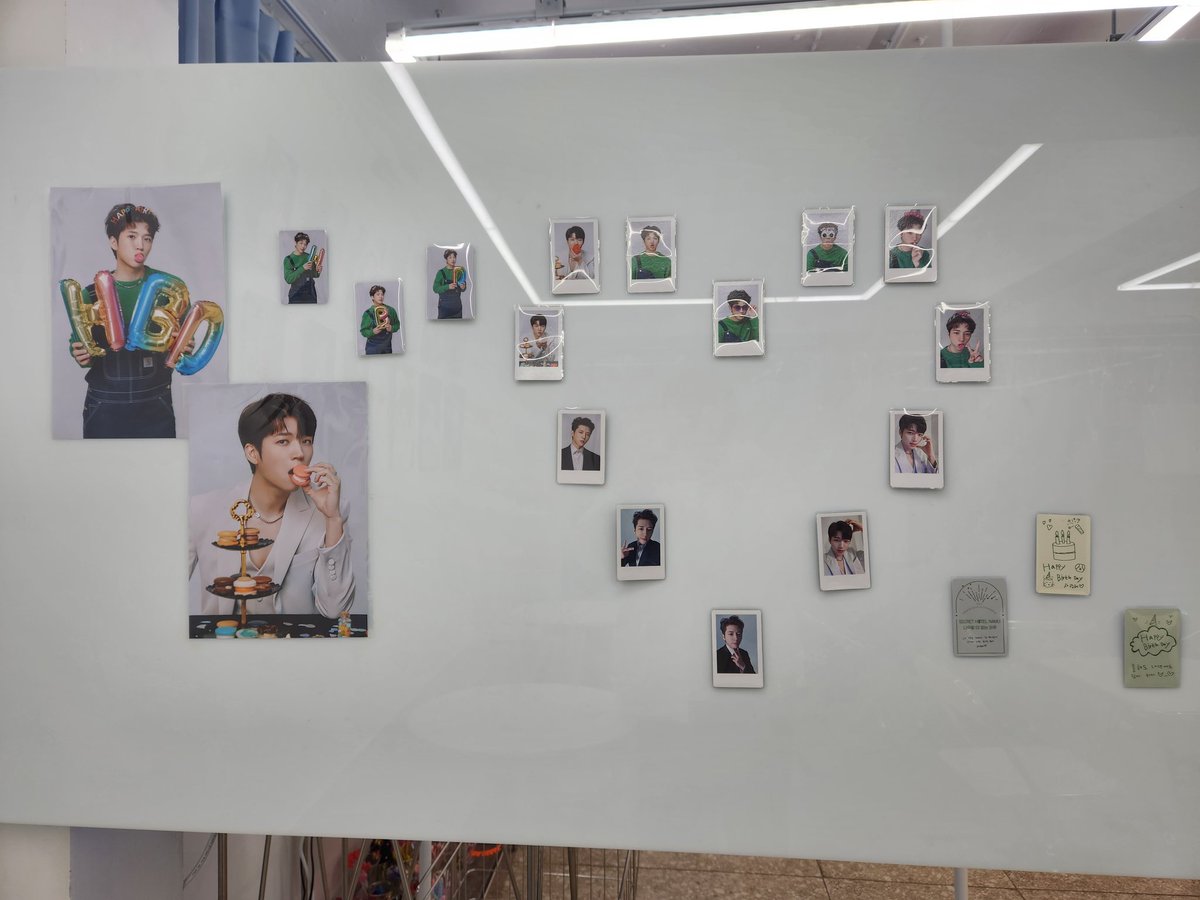 SYS2M's tweet photo. #Happy33rdWooHyunDay
#나무나무_빛나는_우현이의_하루
생카 기염뽀짝하게 꾸며져있었고 눈으로 보느라 사진을 많이 못찍었네ㅠㅠ
밤에가서 럭키드로우 못해서 아쉽다
포카들짱이쁨💛
🌳남우현 생일축하해🌳
#우리들의_별_우현이에게 https://t.co/5HK1DY6iWJ