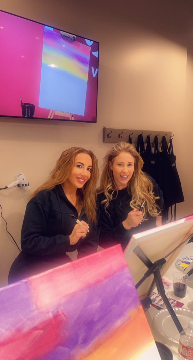 RICHELLE RYAN on Twitter: “Wine & Paint class with @EvaNotty 🎨”