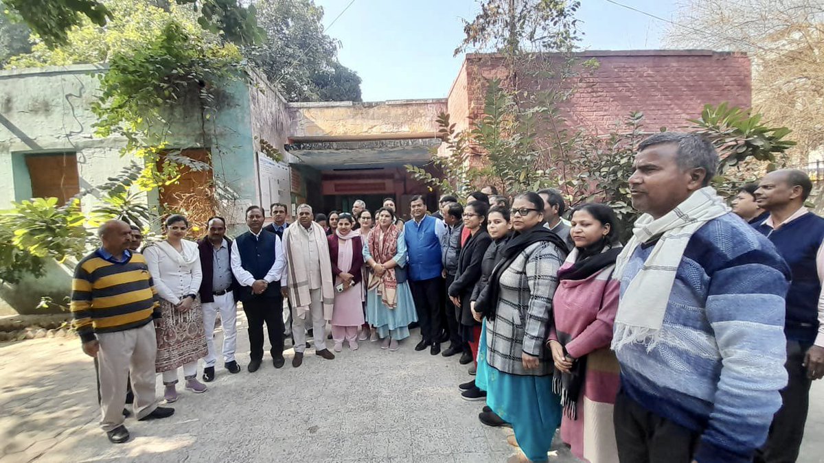 yogitasinghbjp's tweet photo. #Kalkaji #DCvisit
कालका जी में शायद पिछले कई वर्षों पश्चात पहली बार क्षेत्र के विकास और स्वच्छता हेतु नगर निगम के DC श्री अमित शर्मा की के साथ कालका जी का दौरा किया और अतिक्रमण एवं स्वच्छता आदि विषयों पर कई कड़े निर्णय लिए गए।
शीघ्र ही सुधार भी दिखेगा।
वन्दे मातरम् । https://t.co/Da70AdfZk4
