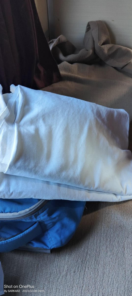 Sandsofthetime's tweet photo. @IRCTCofficial Train 17205 A3 23. Sheets are given without seal pack covers. They said washed are given. But aren't we supposed to receive them sealed ? #justasking @RailMinIndia https://t.co/cmS4c30nmg