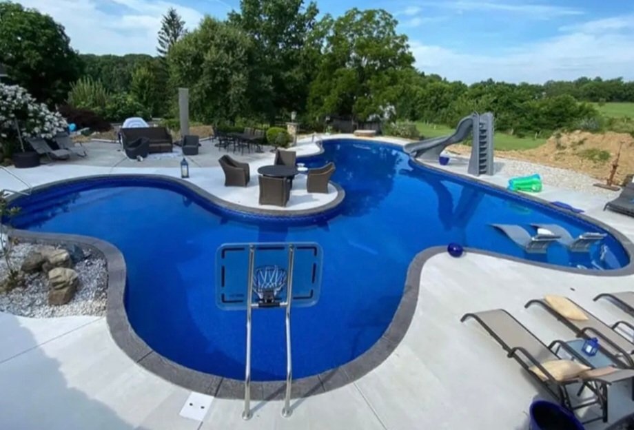 royalswimming's tweet image. #INSPIRINGPOOLS  😍

Free-form VOS with a roomy game area-- large tanning ledge-- and a deep end with a diving board and slide. What does your ✨️Dream Pool✨️ look like?

☎️  Call Us Today
Memphis 901-372-1773 
Toll-Free  866-532-8194 
royalswimmingpools.com