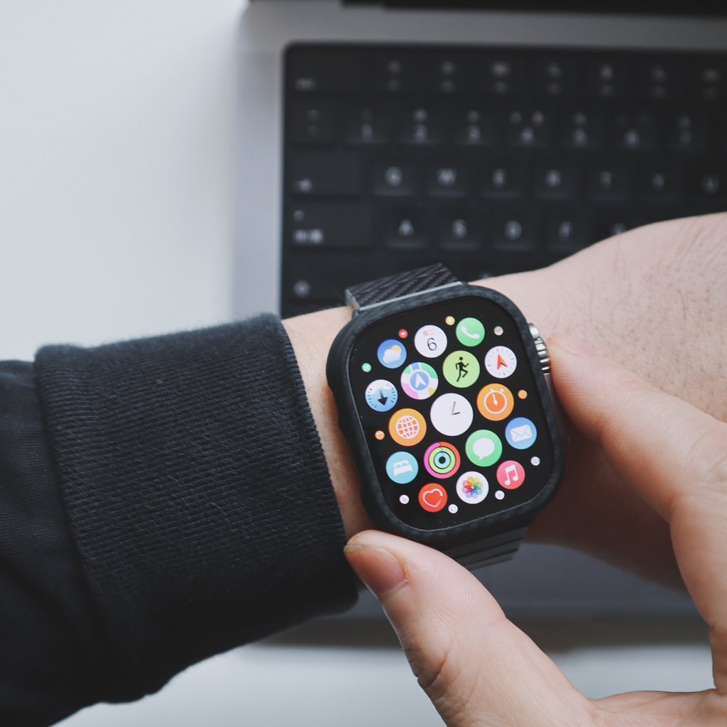 FINESTONESHOP's tweet photo. Aramid fiber Tux for Apple Watch.
Surprisingly comfortable. Unsurprisingly STYLISH.

#iPhone14 #watchband #phonecase #Aramidfibercase #Aramidfiber #AppleWatchUltra #AppleWatchUltraband #Finestone https://t.co/Wk6epOIyzx