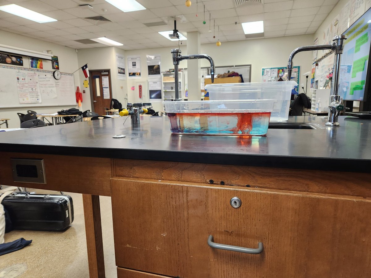 villa_sci's tweet photo. Convection lab was a success! My students thought this activity was so cool ๐
#SamSide #HoustonScience #ThermalEnergy #Convection https://t.co/cIlrzsqPGn