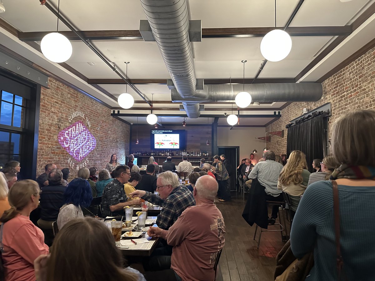 APSUCoSTEM's tweet photo. A standing-room-only crowd gathered at Feb. 7's Science on Tap at @saaleworks to listen to Austin Peay's Michelle Rogers talk about how they can help native plants and pollinators thrive. #ExperienceSTEM https://t.co/1rFk9fRJrE