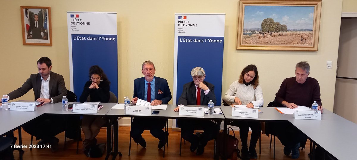 PascalJanTweets's tweet photo. 👉Ce mardi, conf. de presse à #Cheny sur le programme #fondsvert destiné à financer les projets des #collectivitésterritoriales renforçant leur performance #environnementale, adaptant leur territoire au #changementclimatique et améliorant leur cadre de vie / 8,9 M€ pour l'Yonne. https://t.co/Is2nwnx0n6
