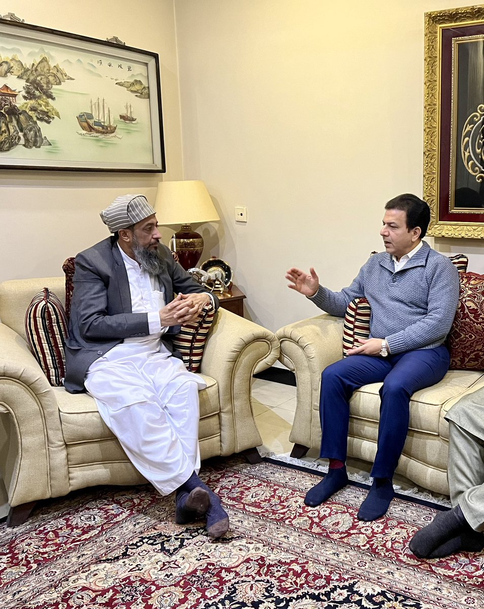 دینی قوتوں کا اتحاد وقت کا تقاضا ہے تاکہ ملک میں پھیلائی جانے والی
مایوسی کا سدباب ہو سکے
دہشتگردوں کیخلاف مدارس و دینی جماعتوں کو متحدہ محاذ بنا کر
انکے نظریات تبدیل کروانا ہونگے
مدارس میں عصری علوم ضروری تو ماڈرن تعلیمی اداروں میں بھی دینی تعلیم کی کمی
حامد الحق حقانی سے ملاقات