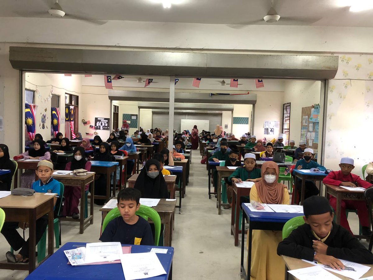 mmpmofficial's tweet photo. •Ujian Kemasukan Tingkatan 1 (UKTS)📝

#mmpmmedia #maahadmuhammadipasirmas #UKTS https://t.co/Kq525Ypfe6