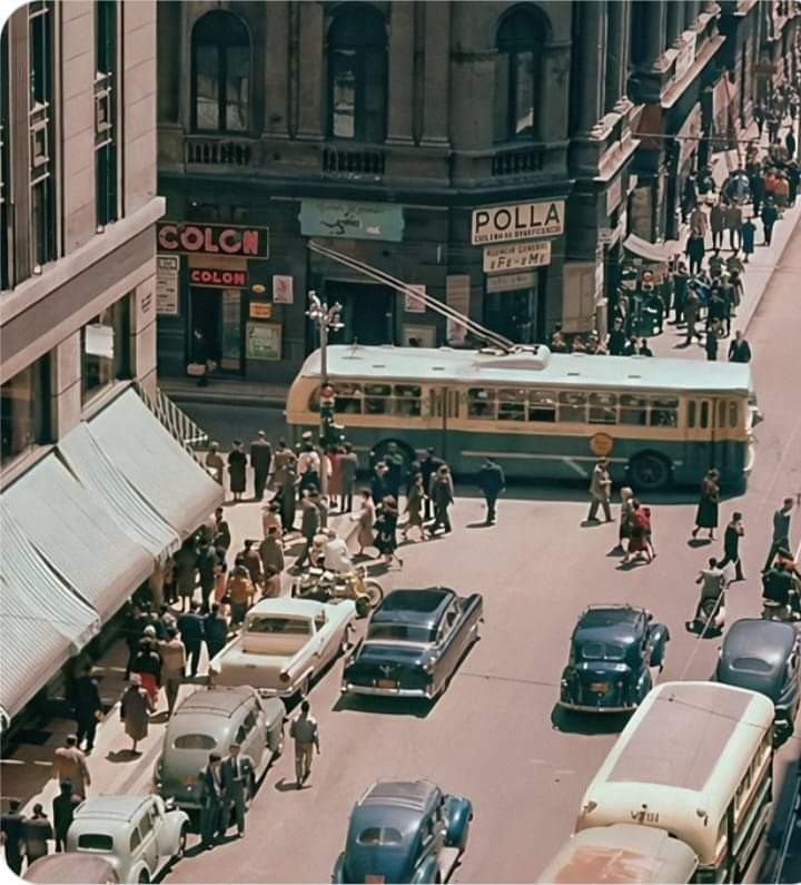 Vista hacia la Calle Ahumada con Compañía , Santiago de Chile el año 1960.