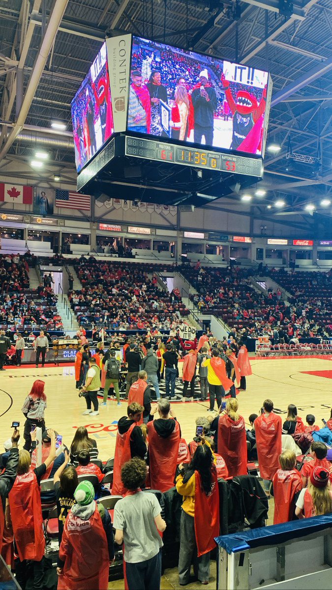 Yes!!!✨
Last night we’ve broken a GUINNESS WORLD RECORDS title for the largest gathering of people wearing capes! 

Wow! What an amazing night full of superheroes! 

#CapesforKids is back!!!
Time to support <a href="/HBKidsHospital/">Holland Bloorview</a> and help creating a world of possibilities for all kids!