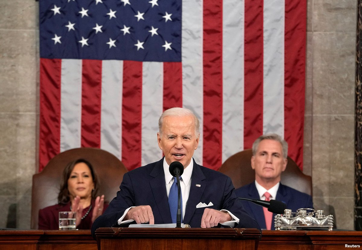 VOANews's tweet photo. 📷: President Joe Biden delivers the State of the Union address to a joint session of Congress at the Capitol, Tuesday, Feb. 7, 2023, in Washington.
#SOTU #VOASOTU
https://t.co/MjgfoLXpHg https://t.co/pACnE5zkwl