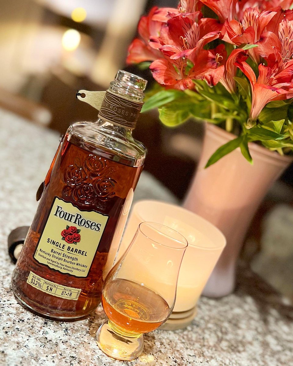 WidowWhiskey's tweet photo. The OBSV recipe is described as Delicate Fruity (Pear, Apricot), Spicy, Creamy.
Let’s see how it tastes . . .
#thewhiskeywidow #findthesparkle #fourrosesobsv #barrelstrength #obsv #happyharrys https://t.co/rCyLkiyNEq