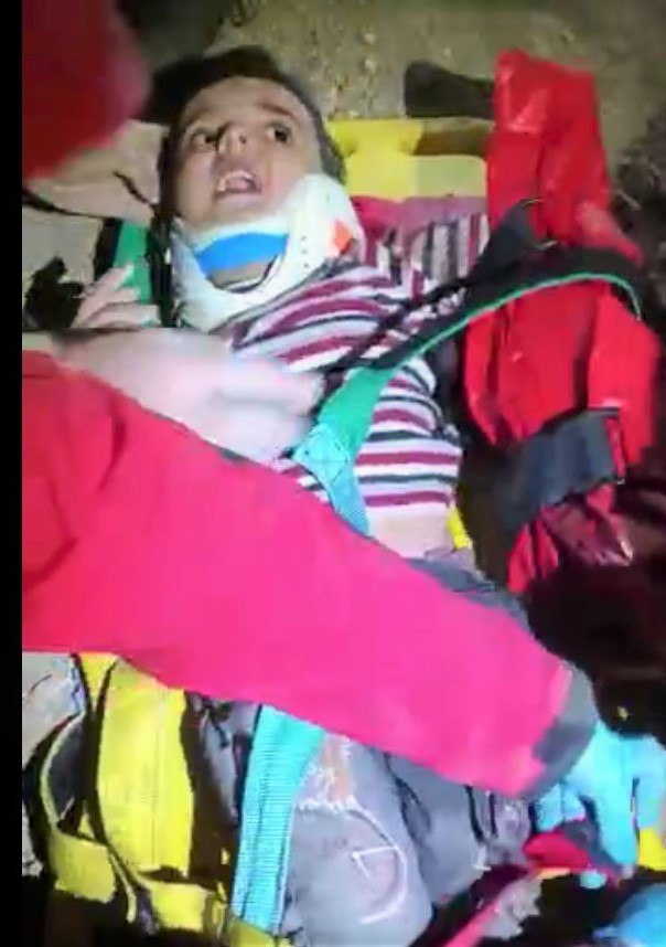 NewsFokus's tweet photo. 🇹🇷
#Erdbeben

Ein 3,5-jähriger Junge wurde 50 Stunden nach dem Erdbeben im Bezirk Narlıca in #Hatay lebend gerettet.. 🥹❤️ https://t.co/OIQ0tBfTrf