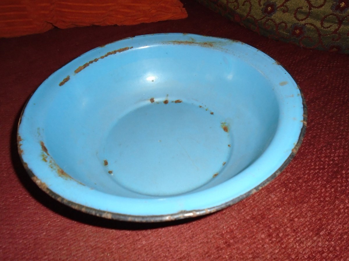 Vintage French Deep Enamel Bowl, Turquoise, Shabby Enamel Bowl. Blue Bowl etsy.me/3YwjZrR #blue #housewarming #thanksgiving #metal #enamelbowl #farmhouseenamel #enameldresserbowl #turquoiseenamel #deepename