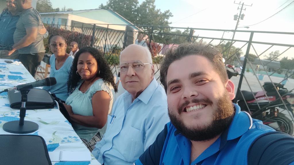 DanhizDP's tweet photo. Comenzamos por el #Husillo de #Marianao el recorrido de los candidatos a Diputados a la @AsambleaCuba del municipio. Gente humilde que siempre da lecciones para seguir haciendo. Este barrio que se transforma es un caso de éxito. Demostraron que una comunidad #MejorEsPosible. 🇨🇺✊ https://t.co/F8YUQEwnMl