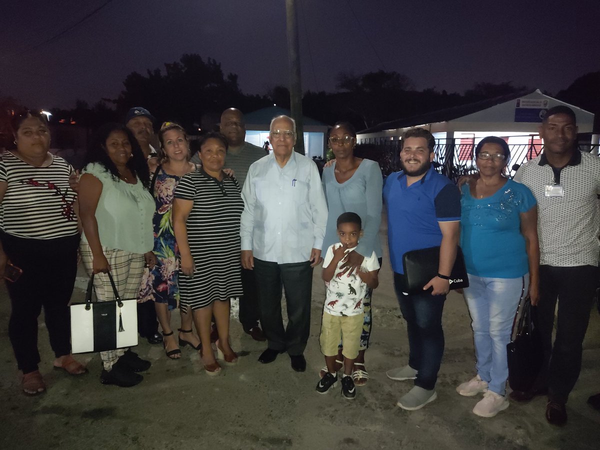 DanhizDP's tweet photo. Comenzamos por el #Husillo de #Marianao el recorrido de los candidatos a Diputados a la @AsambleaCuba del municipio. Gente humilde que siempre da lecciones para seguir haciendo. Este barrio que se transforma es un caso de éxito. Demostraron que una comunidad #MejorEsPosible. 🇨🇺✊ https://t.co/F8YUQEwnMl