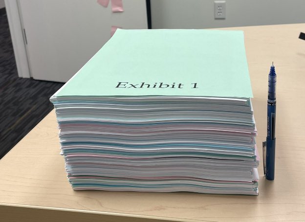 SpeakSamuel's tweet image. Top left: Green card petition for family. Top right: Temporary visa petition for entrepreneur with “extraordinary ability.” Bottom left: Green card petition for semiconductor engineer. Bottom right: Petition for an investor green card.

Let’s streamline our immigration system.