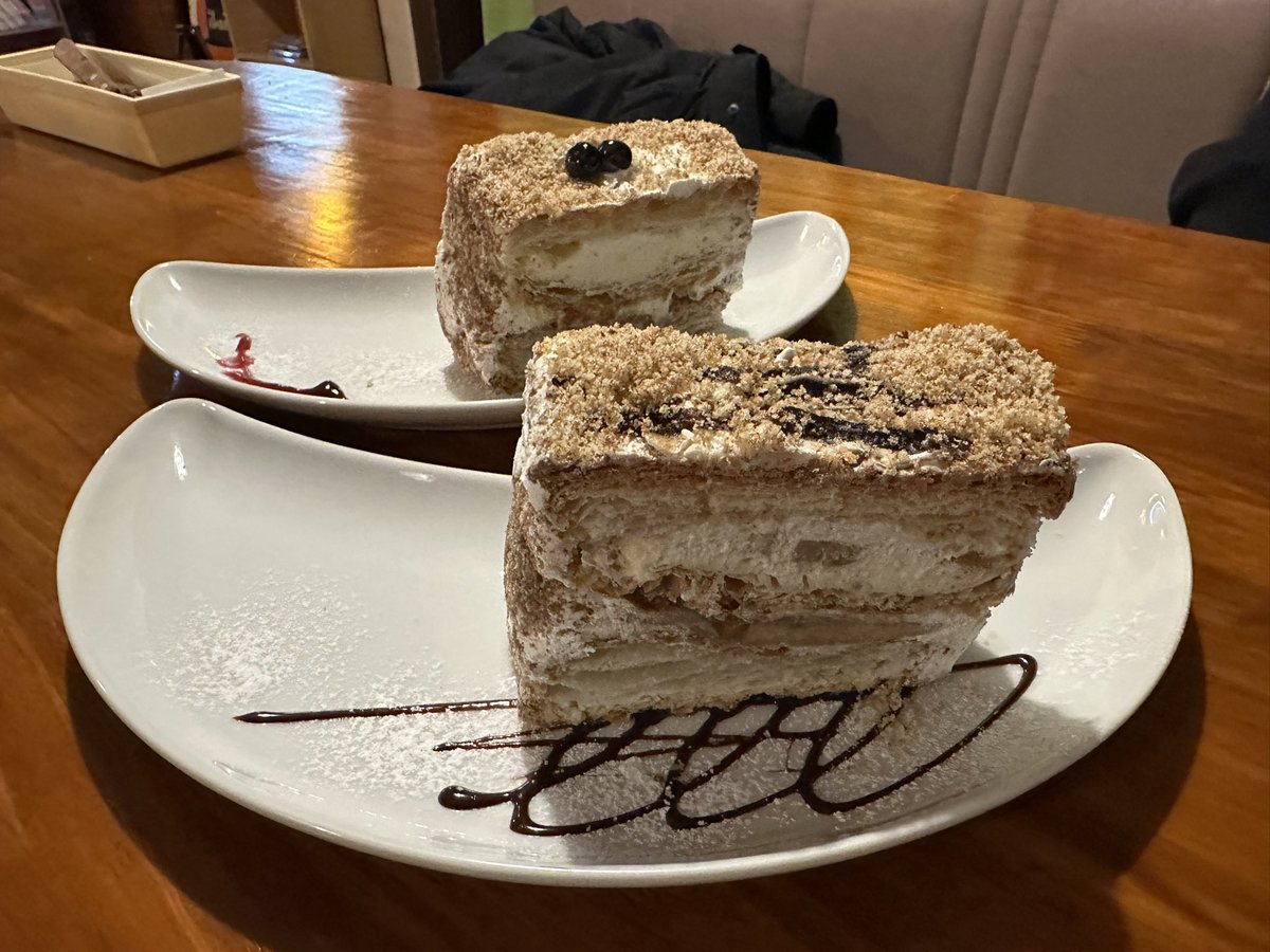 Dokkyo_ski's tweet photo. 私たちがよく行く栂池高原スキー場にある、おすすめのご飯屋さんを紹介します！

第一弾は...
【喫茶憩】
です！

ここはどのメニューもとても美味しいのですが、ミルフィーユが絶品です🤤🍽️

栂池まで来られた際はぜひ寄ってみてください〜！ https://t.co/VwJNqNvzVZ