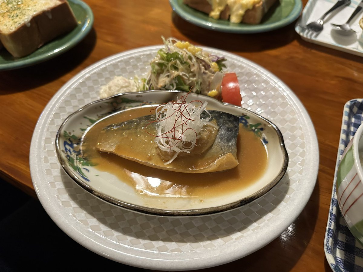 Dokkyo_ski's tweet photo. 私たちがよく行く栂池高原スキー場にある、おすすめのご飯屋さんを紹介します！

第一弾は...
【喫茶憩】
です！

ここはどのメニューもとても美味しいのですが、ミルフィーユが絶品です🤤🍽️

栂池まで来られた際はぜひ寄ってみてください〜！ https://t.co/VwJNqNvzVZ