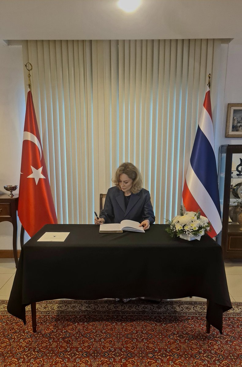 RKSinThailand's tweet photo. CDA @UlpianaLama1 signed Condolences Book at residence of 🇹🇷Ambassador in #Bangkok, in the wake of devastating earthquake that took thousands of human lives
& history in 1/2 minute, as 🇽🇰President @VjosaOsmaniPRKS announced a national day of mourning today.
#SolidaritywithTurkey https://t.co/S5gFicNlmr