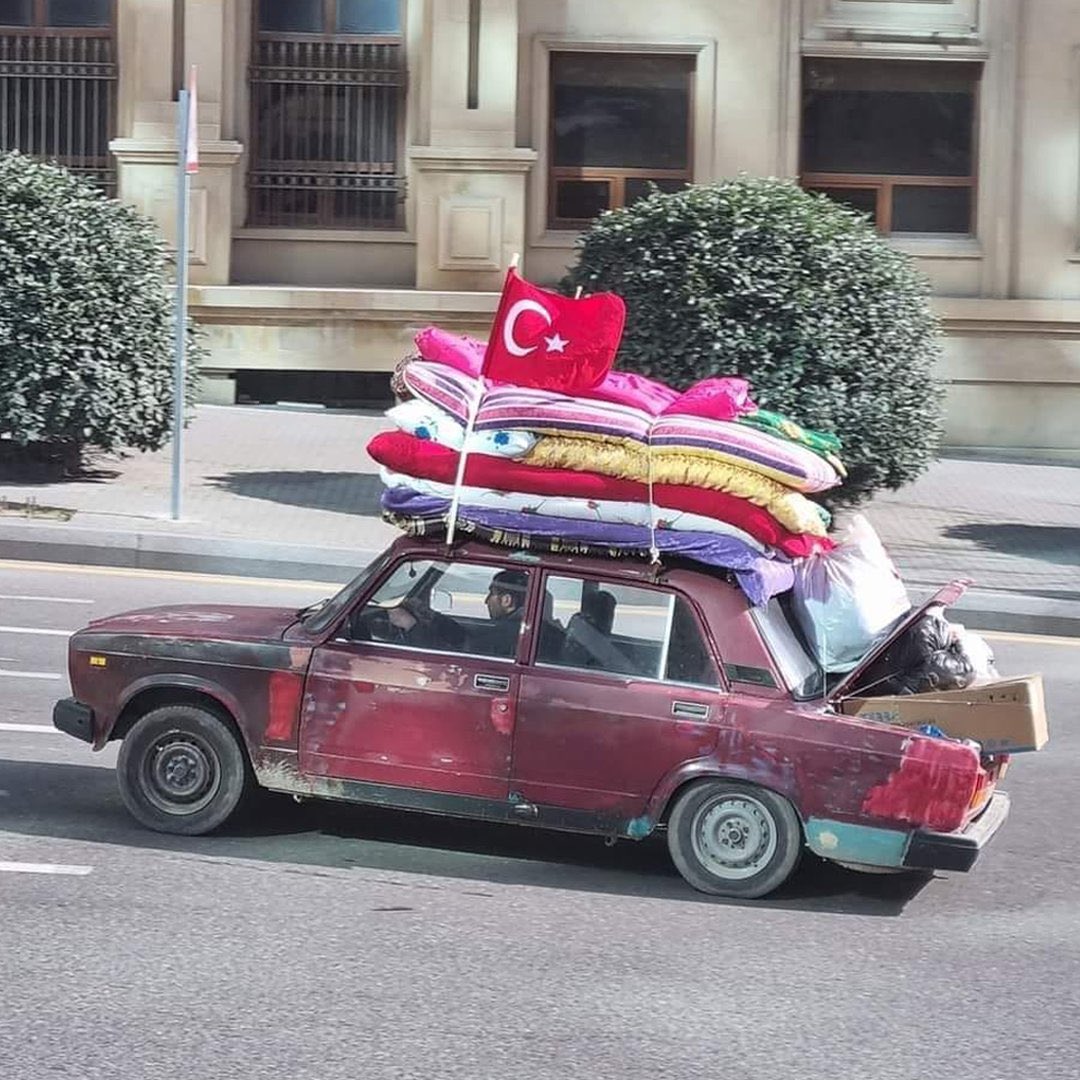 Bugün Bakü’de çekilen bir foto…

Bölgede herkes Türkiye için seferber olmuş