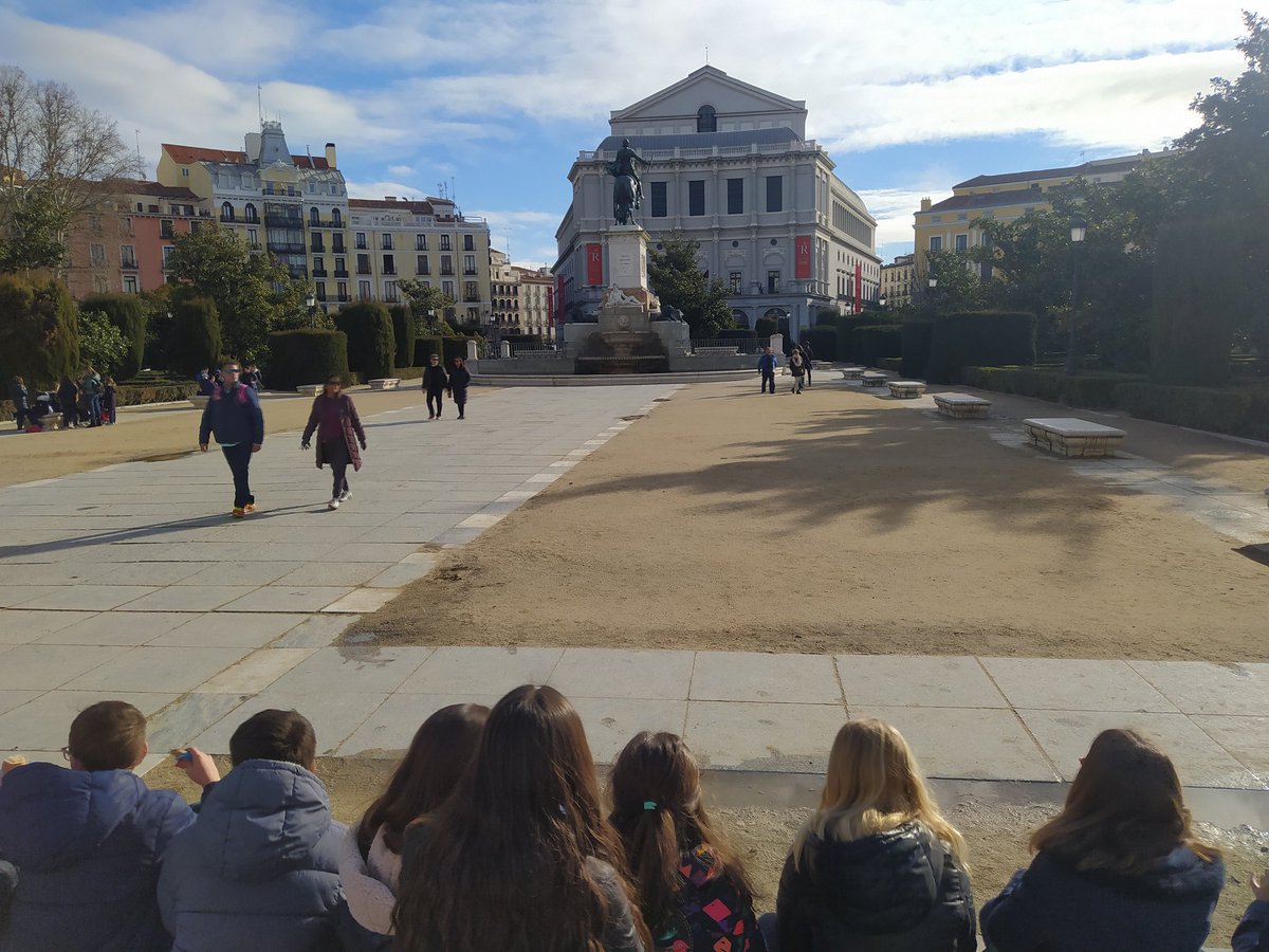 Desayunamos mirando al teatro real <a href="/HBSTORREJON/">Humanitas Torrejón</a> #5thgraders