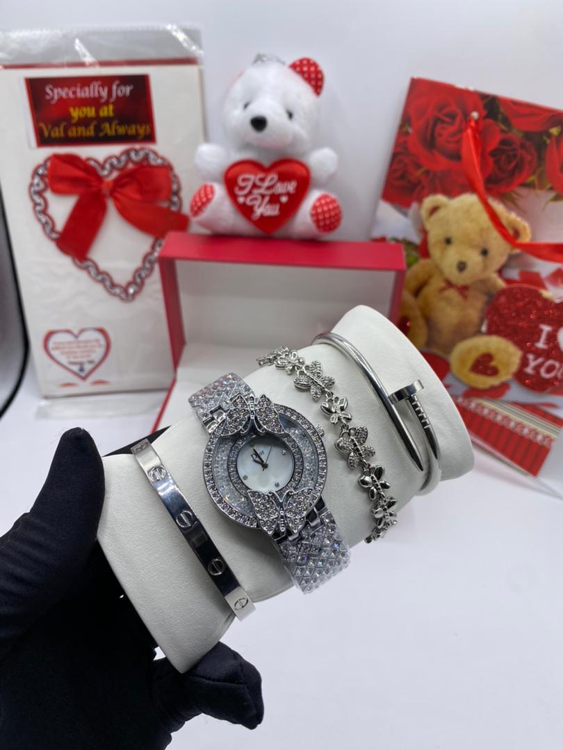 chinedu_ella's tweet photo. Valentine boxes for that special someone. We curate boxes to your specification.
 Frame 1,2 and 3: 25k
Frame 4: 20k

#Nasboi #tems #ValentinesDay2023 #AbujaTwitterCommunity #ValentinesWeek #ValentinesDay #valentines https://t.co/vYp7ky42dc