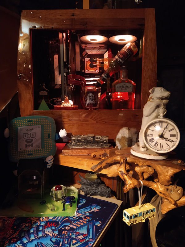 PatrickDGrant's tweet image. I think I&apos;ve settled in to my set up! I&apos;m an eclectic collector! One of my new favorites, &quot;Shitter&apos;s Full&quot; Find it? #asus #Gskill #cablemod #pcmr