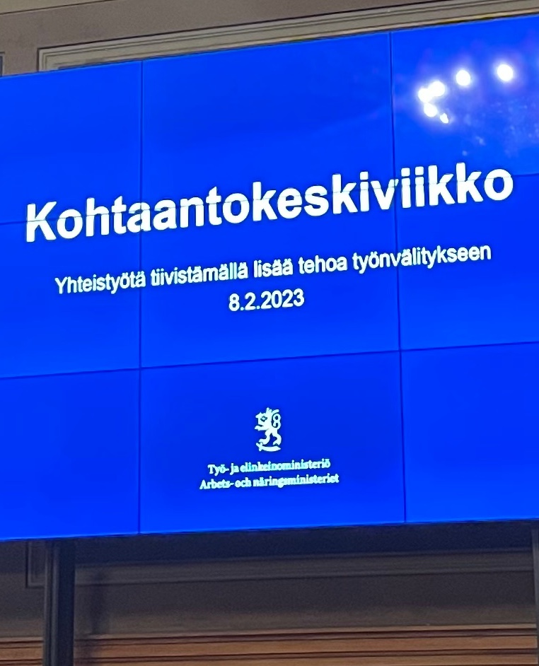 Usein seminaarien lopputulema on, että yhteistyötä tarvitaan ja verkostoissa täytyy toimia. Tässä aamussa virkistävää oli, että tarjolla oli konkretiaa _miten_ yhteistyö julkisen ja yksityisen rajapinnassa voisi toteutua. Kiitos #kohtaantokeskiviikko ’n puhujat &amp; <a href="/TEM_uutiset/">TEM</a>