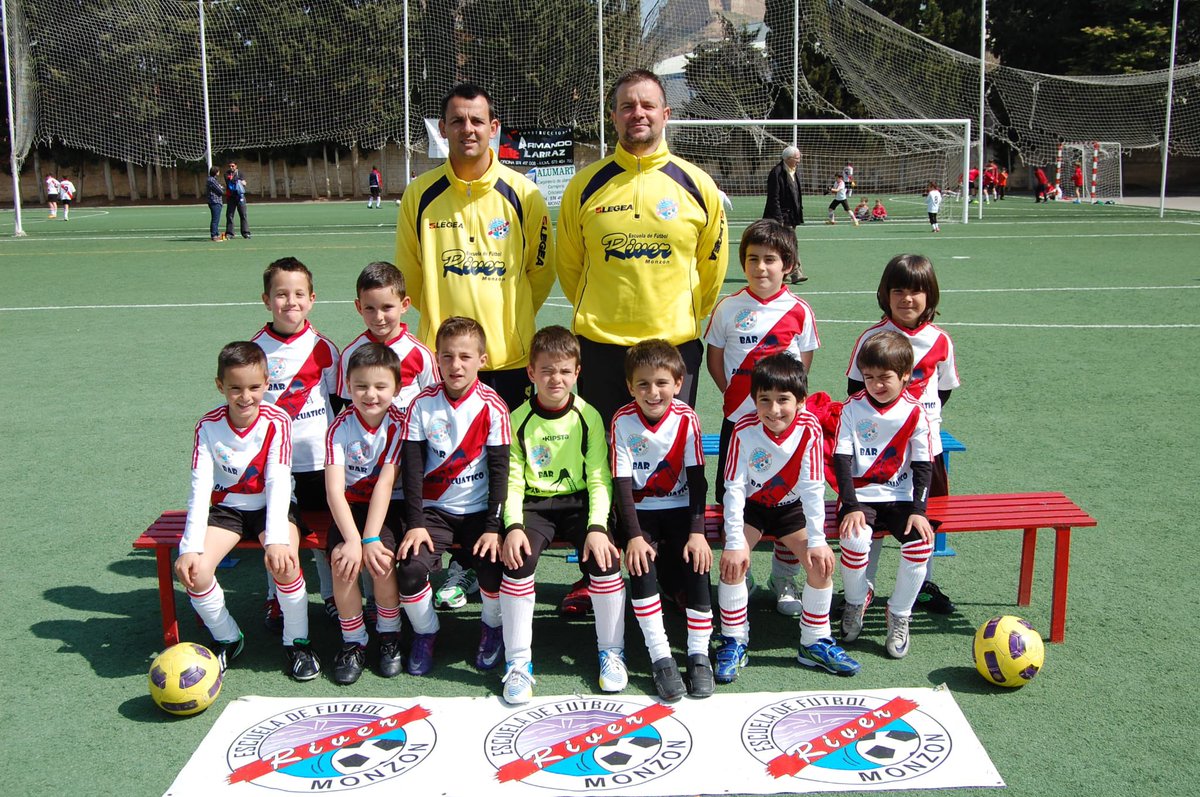 📋🇪🇸 | Roberto Martín ha sido convocado por @sefutbol Sub-17 para el Torneo del Algarve. 

Roberto paso por todas las categorías de la Escuela River Monzón. 

Enhorabuena Crack!!! 
Sigue sumando experiencias. 🍀💪🏽⚽️

#canteramonzón 🔴⚪️