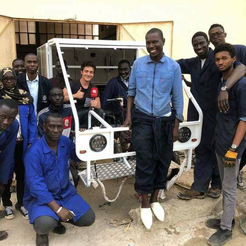 UCAD_Senegal's tweet photo. #SAVIEZ_VOUS 🧠
L’Auto #Gazelle un projet innovant d’un véhicule utilitaire tout terrain de transport de personnes de biens mais aussi de production d’énergie
Conçue par des étudiants @esp_dakar 
Projet né d’une idée de développement durable 
#ucad #kebetu #senegal #technologie https://t.co/0oDH03gueg