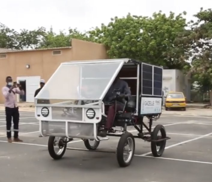 UCAD_Senegal's tweet photo. #SAVIEZ_VOUS 🧠
L’Auto #Gazelle un projet innovant d’un véhicule utilitaire tout terrain de transport de personnes de biens mais aussi de production d’énergie
Conçue par des étudiants @esp_dakar 
Projet né d’une idée de développement durable 
#ucad #kebetu #senegal #technologie https://t.co/0oDH03gueg
