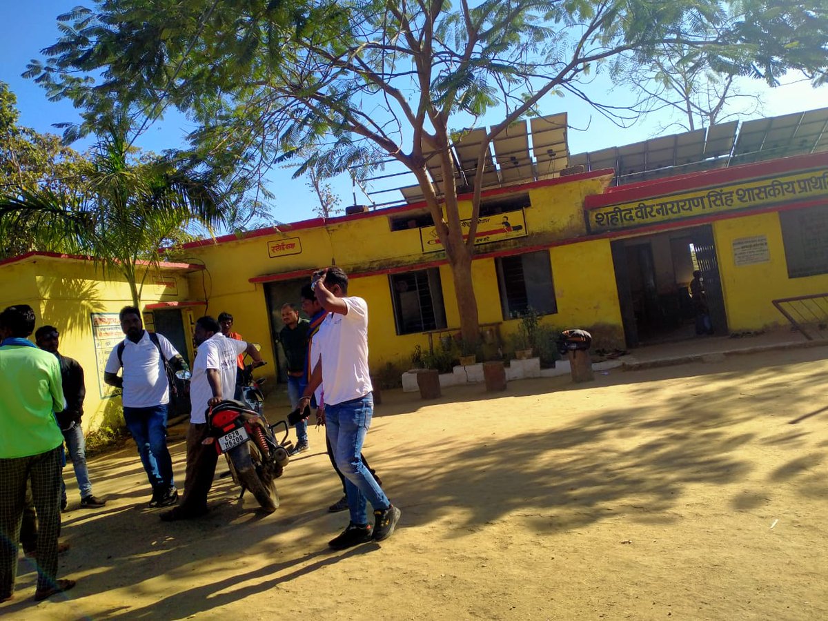 manish_nsui's tweet photo. बिजराकछार में आज स्वयंसेवक द्वारा बच्चो को शिक्षा और स्वास्थ्य के प्रति जागरुक किया गया। वहा के शिक्षक के साथ बच्चो के शिक्षा को और भी बेहतर करने और उनके स्वास्थ्य के प्रति प्रतिदिन जागरूक करने के लिए उनसे आग्रह किया गया।
#SBC 
@wethepeople_cg @UNICEF @AbhishekTrip_hi https://t.co/5YG2PocROo