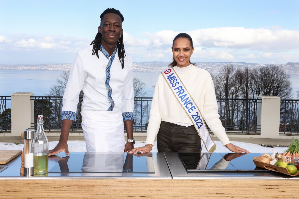 France3Presse's tweet photo. #TempsFort #SEM9

🍴 « Cuisine ouverte » fête ses 2 ans !
 
✨Notre chef étoilé @Mory_Sacko_ reçoit Miss France 2023 @IndiraAmpiotOff 
 
📍 Samedi 25 février 2023 à 20.30 https://t.co/rSWf543AYn