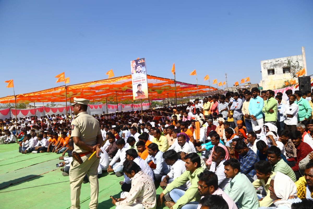 iambadasdanve's tweet photo. हिंमत असेल तर राज्यपाल बदलून दाखवा, शिवसेना नेते आदित्य ठाकरे यांनी मिंदे सरकारला आवाहन केले. 
सोमठाणा, बदनापूर, जि. जालना
येथे आयोजित शेतकरी व युवा संवाद मेळाव्यात शिवसेना नेते मा.खा. चंद्रकांतजी खैरे, संपर्क प्रमुख विनोदजी घोसाळकर... (१/२) https://t.co/SmwPF4eV2P