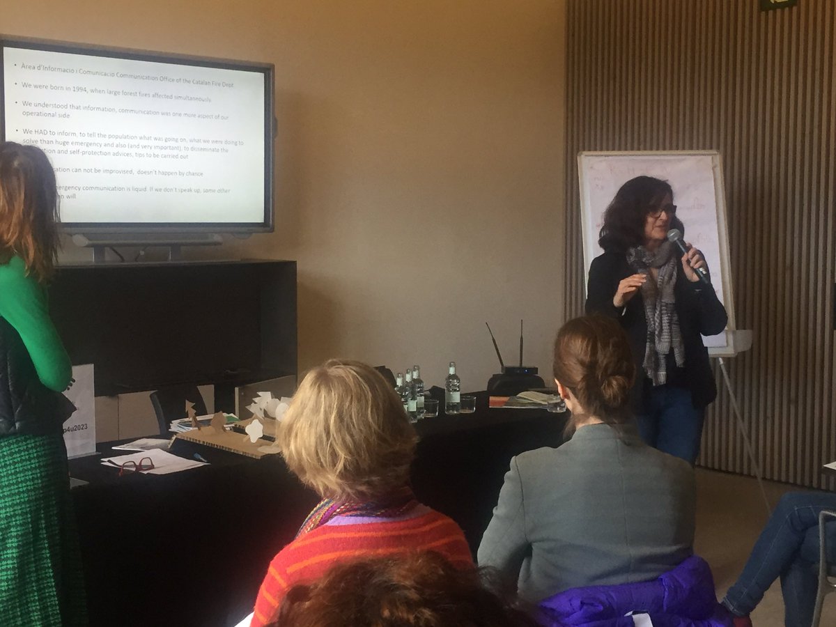 ctforestal's tweet photo. 🔥#WildFireComms
“Fires are extinguished in winter” stresses Anna Orriols from @agriculturacat
While Nuria Iglesias from @bomberscat highlights the need to explain (in understandable terms) to the population what is going on when dealing with #wildfires https://t.co/VT22XSuXel