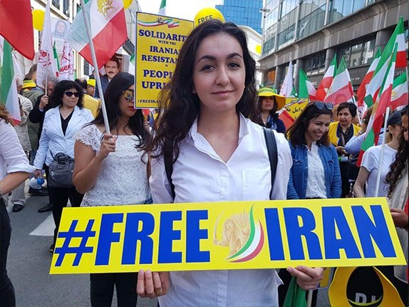 jamshidian_f's tweet photo. On the 146th day of #IranRevolution, for realizing a #FreeIran2023, &amp; a democratic and secular republic in #Iran, the Iranian people became certain they had to reject any form of dictatorship, royal or religious
#مرگ_بر_ستمگر_چه_شاه_باشه_چه_رهبر 
FYI: @Dennis17Viper @ShawnQuinn83 https://t.co/eJUFYnd8X8