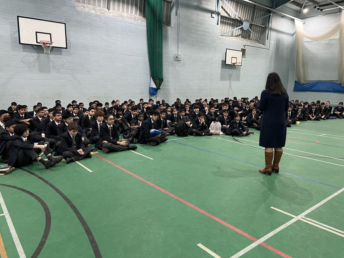 QMGS_YEAR_10's tweet photo. Thank you Mrs Kaur for coming into our assembly to share news on the exciting £10 challenge organised by Business department at school. Remember to attend the meeting for information on Monday 13th February @1:15 hrs in S18. You can earn points for your house too!@Marianomics https://t.co/k6pwQKp3xd