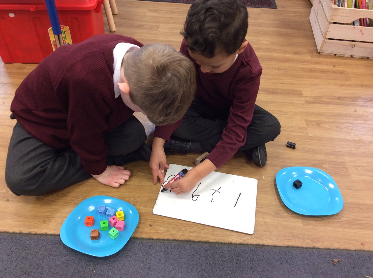 HalsneadR's tweet photo. Exploring number bonds to 10! @Halsneadschool https://t.co/YWHilQqgDk