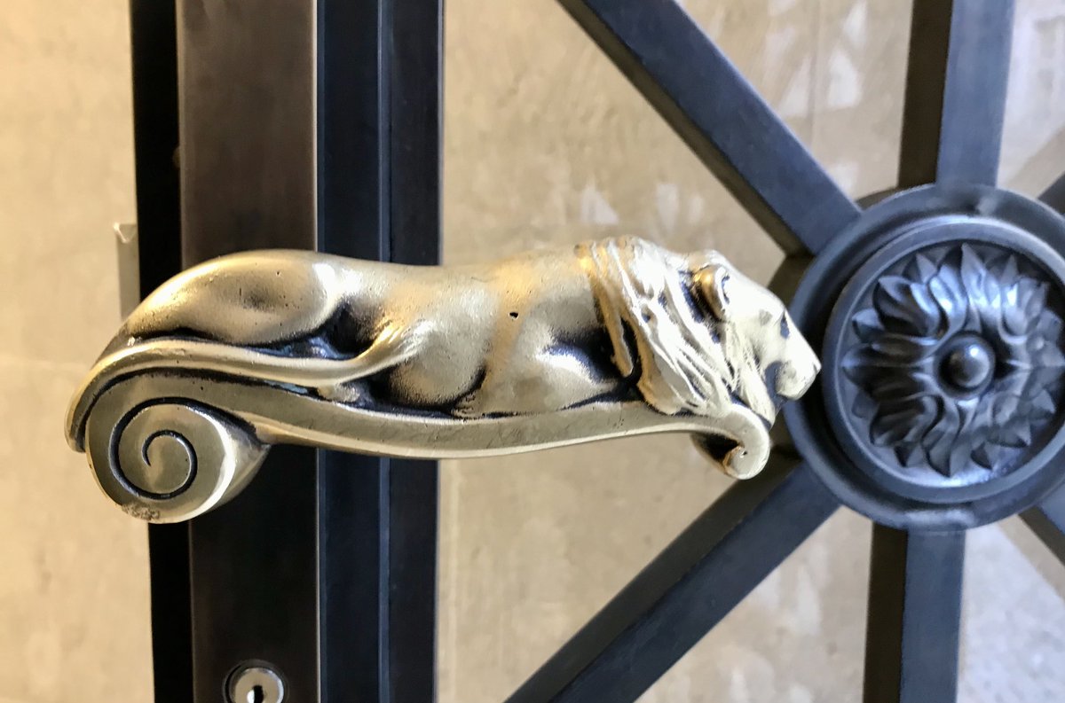 Pellicierbooks's tweet photo. A lion is awaiting us at the entrance of the #Staatsbibliothek zu #Berlin.
Studying #manuscripts is proving to be an adventure #Medieval #Venice #MedievalTwitter ⁦
@sbb_news
@Warburg_News @Warburg_Library 
⁩ #PellicierProject https://t.co/bOIaHXjJot