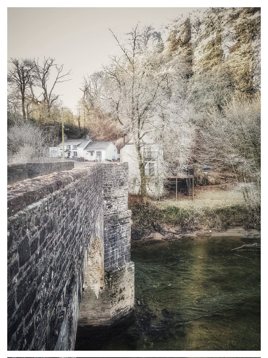 SteveHoltPhoto's tweet photo. 'Frosty Morning' - Nantgaredig, Carmarthenshire
@VisitWales @Discovercarms
#ThePhotoHour #StormHour #Nantgaredig #Wales #frosty #landscapephotography https://t.co/PkhA1TAfQc