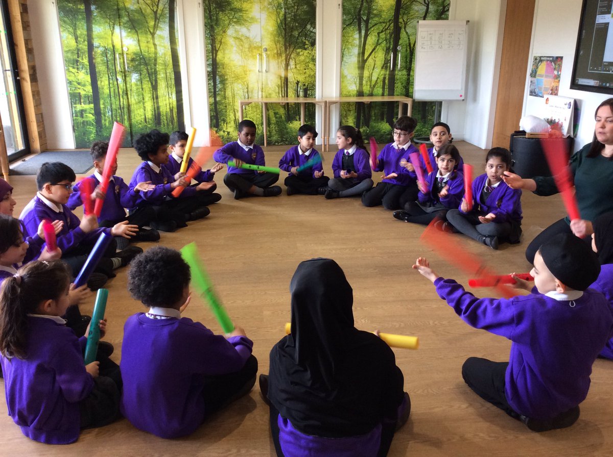 KingsleyLpool's tweet photo. Year 3 have been learning about pitch and rhythm in their #Kingsleymusic lesson this morning! π΅πΆπΉπ§π₯πΈπ€ #class3c #class3b #class3h https://t.co/gsvnrQApSZ