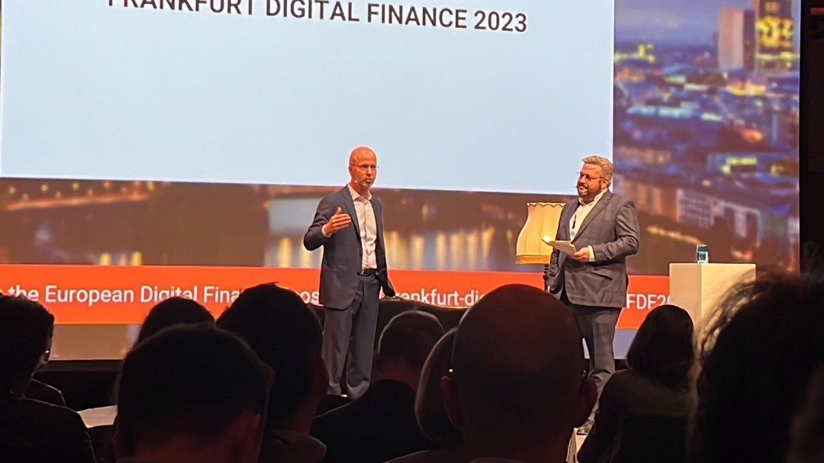 twernet's tweet photo. Sehr spannende Insights auf der #fdf2023 von @JoergEigendorf zu den #ESG Aktivitäten der DB. https://t.co/RmTvXtUJh2