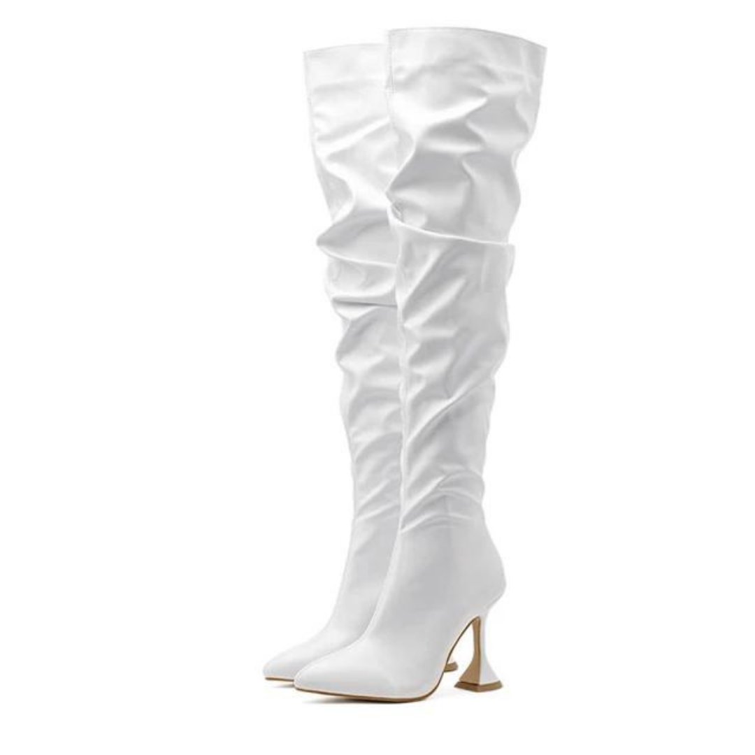 🛍️ Shop this white thigh high boots at ksh 5,400
•
Sizes available : 40,41,42
•
Heel height: 3.7 inches
•
To place an order call or text us on 0700461005

#grandeurchiq #bootskenya #bootsnairobi #bootsstyle #boots #ladiesbootskenya #bootsstyle